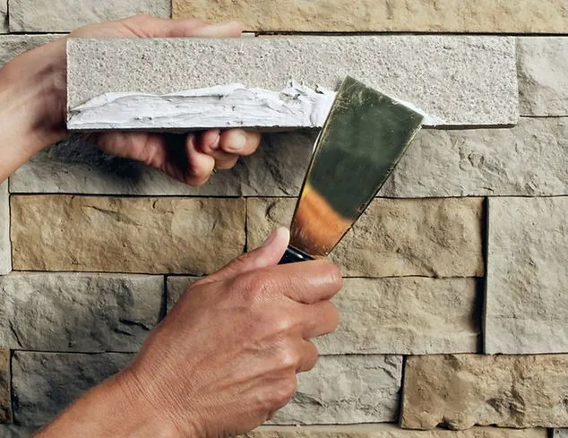Process of wet cladding on walls
